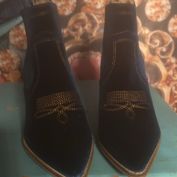 Cory’s smoke show 3.5 inch stack, heel booties back zipper memory foam - Picture 6 of 6